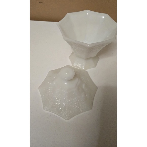 Vintage MCM White Milk Glass Octagon Candy Dish with Lid Grapes Leaves Design - Picture 3 of 6